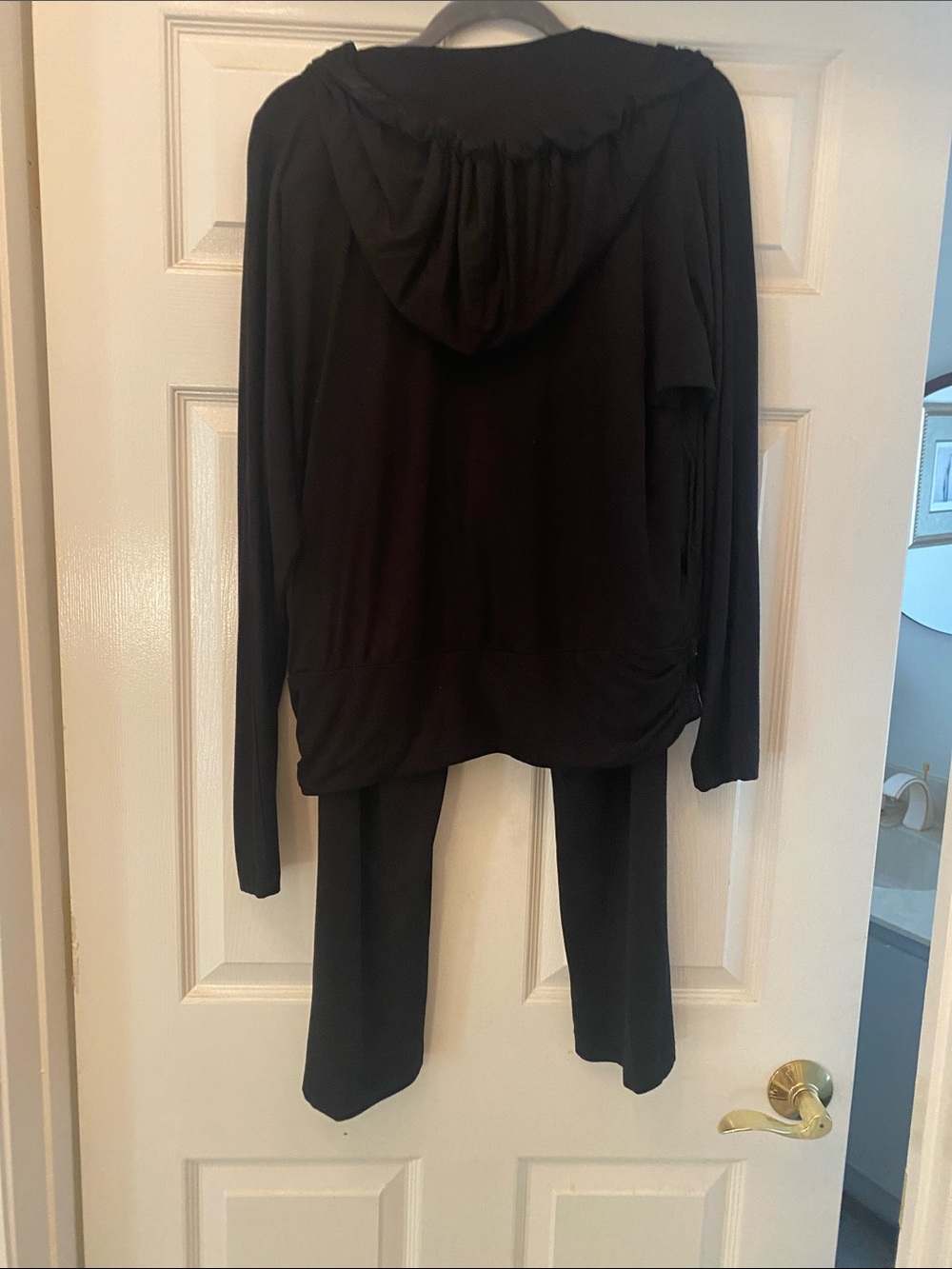 Boston Proper Black Hooded Zip-Front Tracksuit cropped pants - Picture 3 of 4